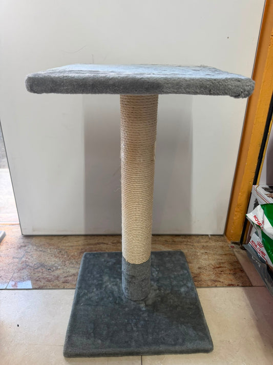 TRIXIE BAENIA SCRATCHIG POST 69CM GREY